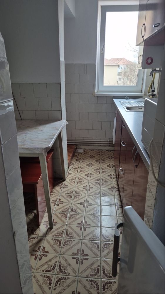Inchiriez apartament cu 2 camere zona Cetate