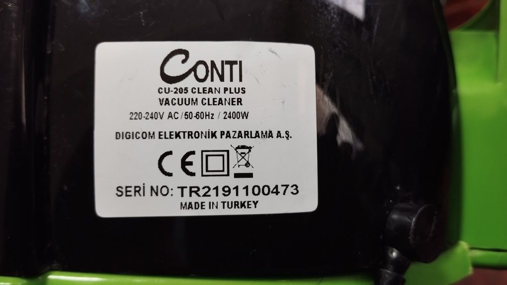 Прахосмукачка Conti, за сухо и водно почистване.