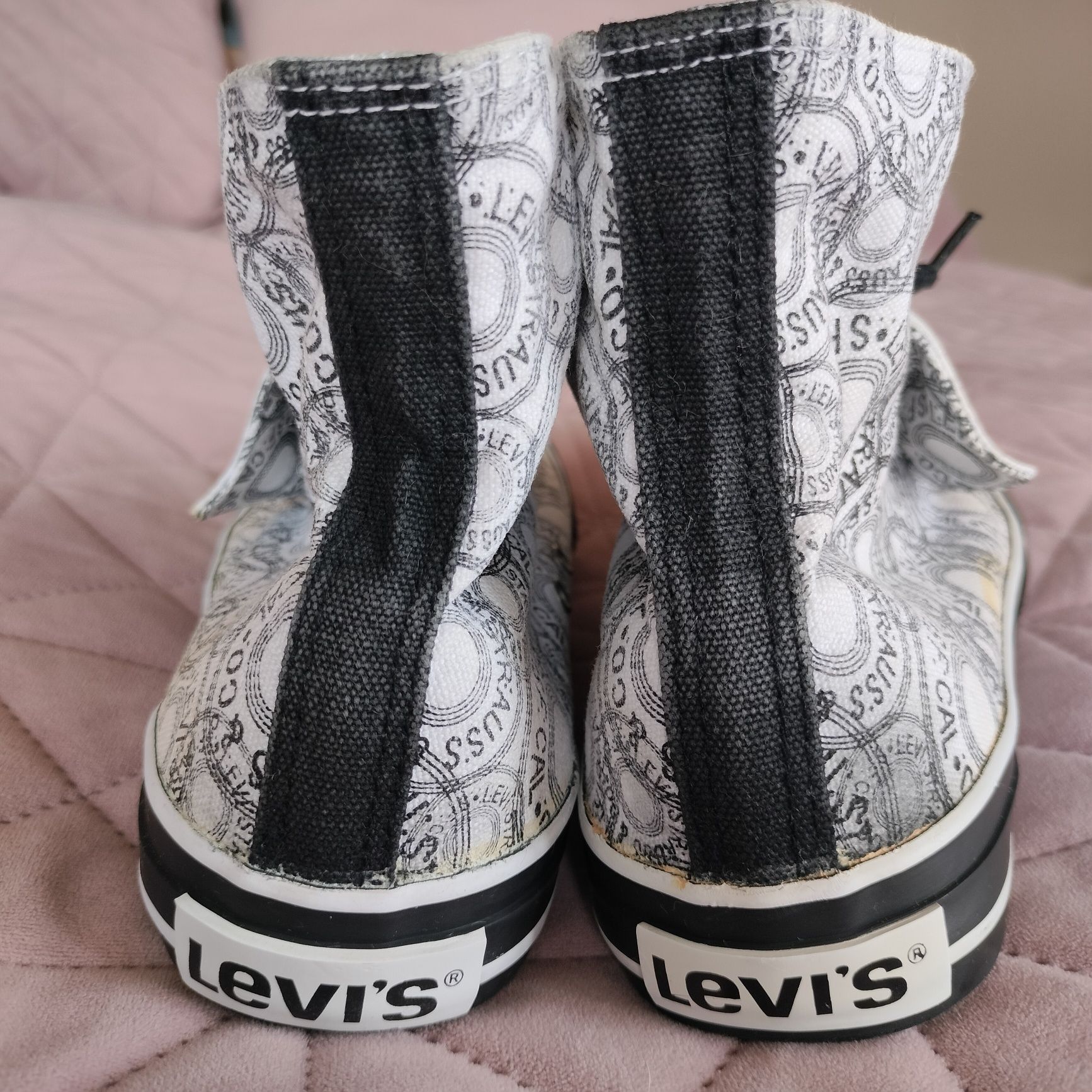 Нови LEVI'S кецове, 38 номер, памук, бяло и черно