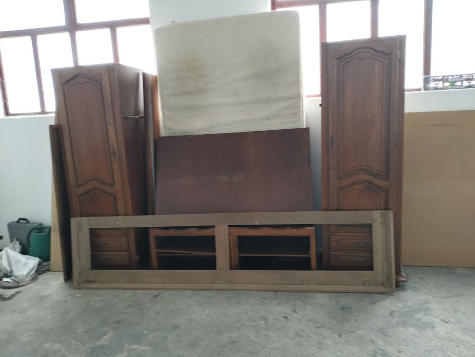 Mobila dormitor ,cu pat și saltea