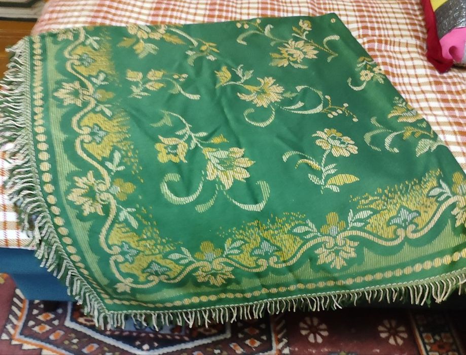 Занавеси и скатерть.