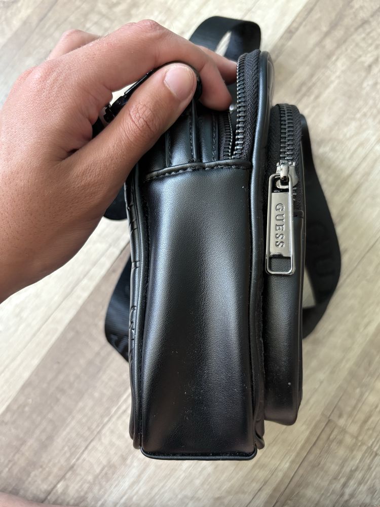 Мъжка чанта GUESS