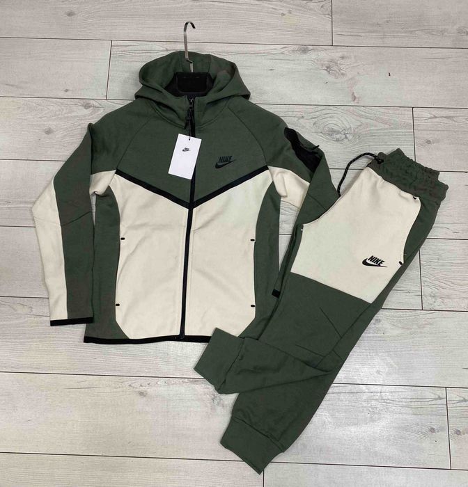 Детски Екипи NikeTech (10-17г)