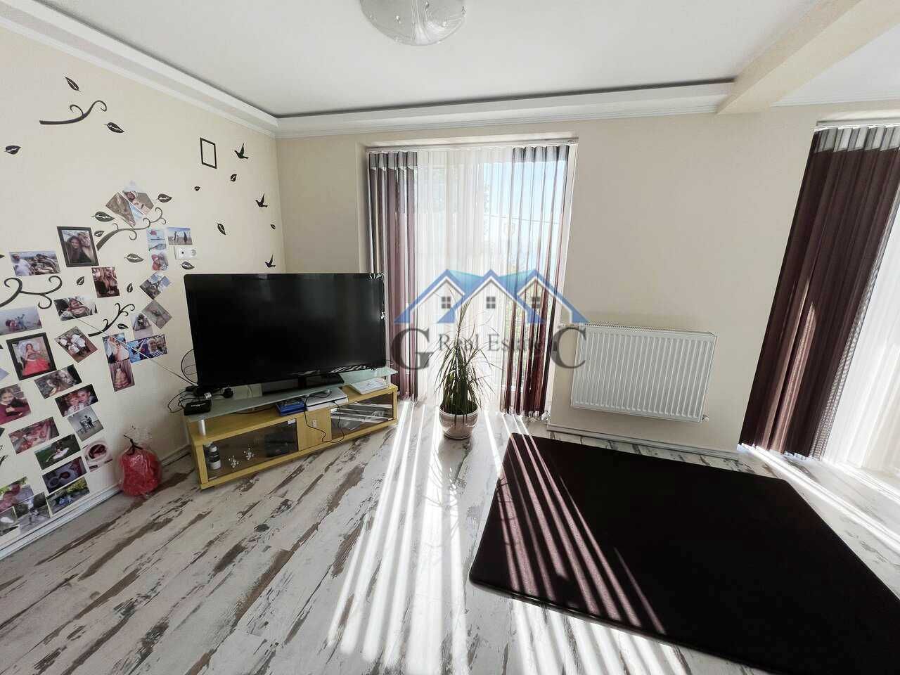 Къща триетажна 150м2, двор 560м2, 463500  евро, Акчелар
