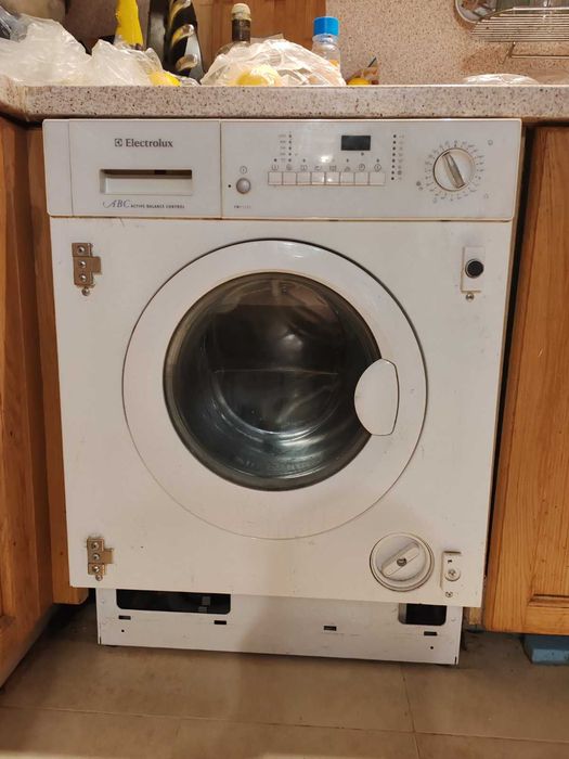 пералня за вграждане  на части ELECTROLUX