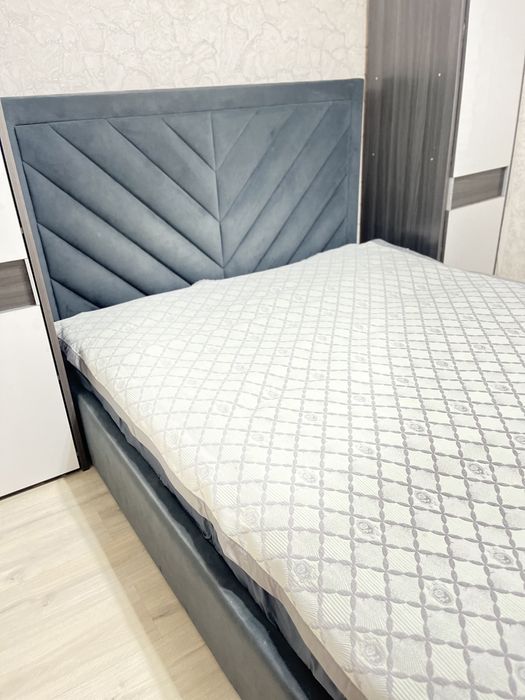 Кровать с мягким изголовьем