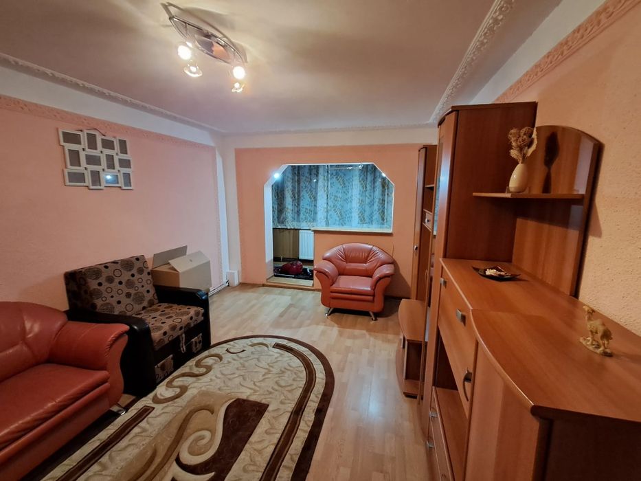 Închiriere apartament cu 3 camere