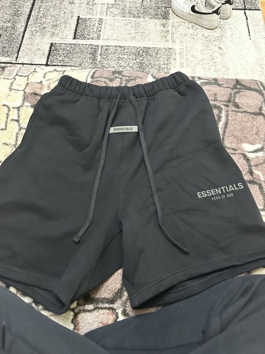 Pantaloni scurti essential marimea M