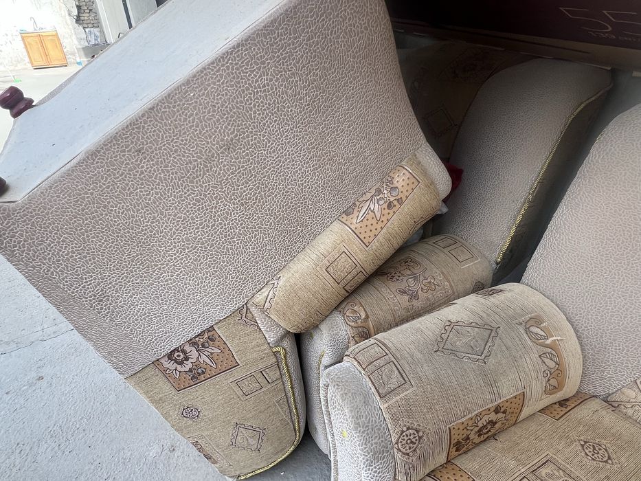 Divan va kreslo sotiladi