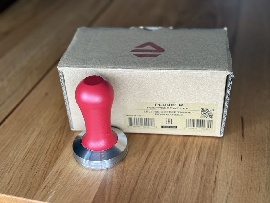 PLA481R – Tamper Lelit cu maner de lemn