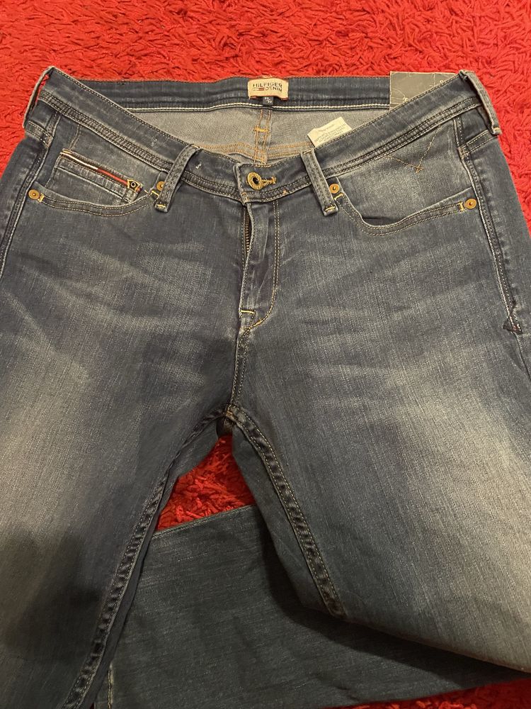 Jeansi Tommy Hilfiger dama masura32/33 potriviti  L noi