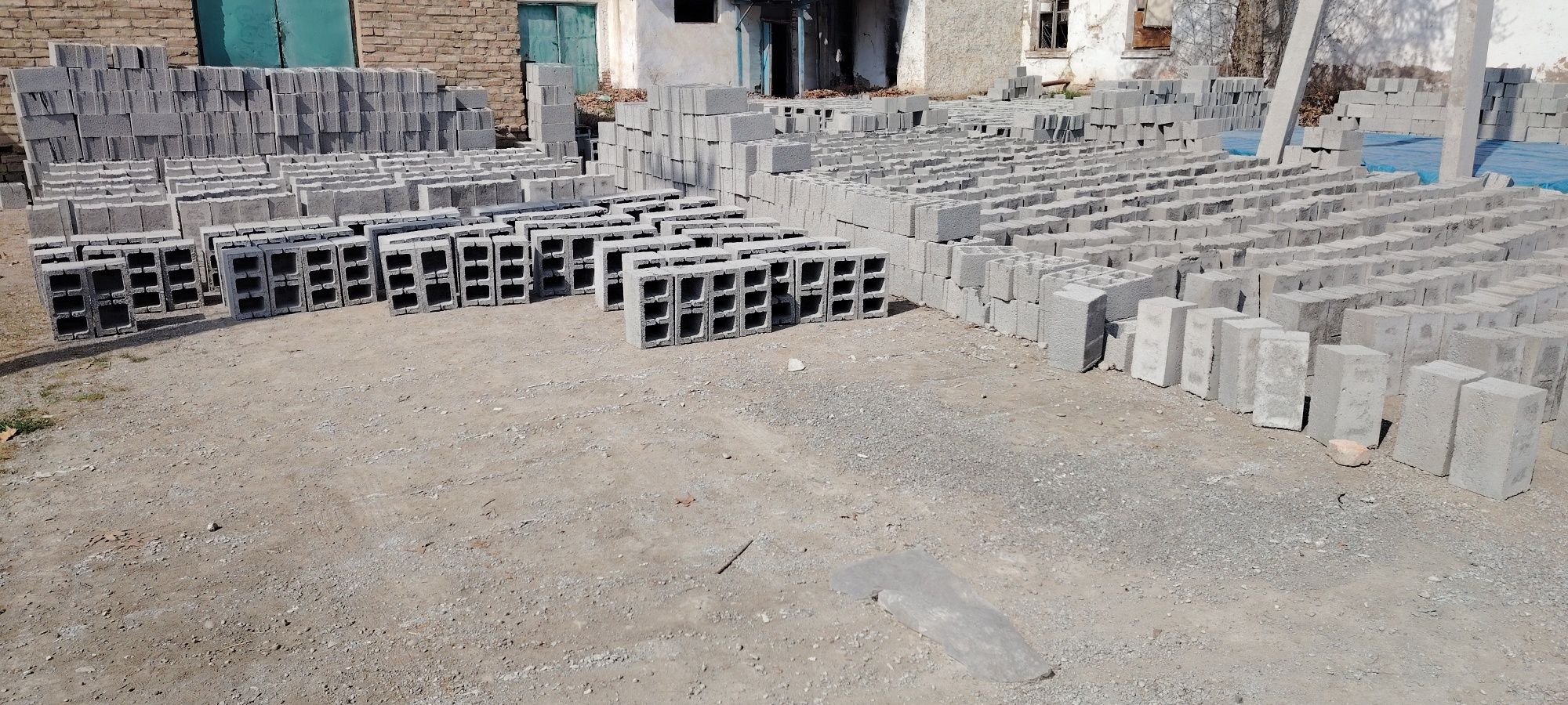Optim Shlakablok va blok ustiga beton shapkalar