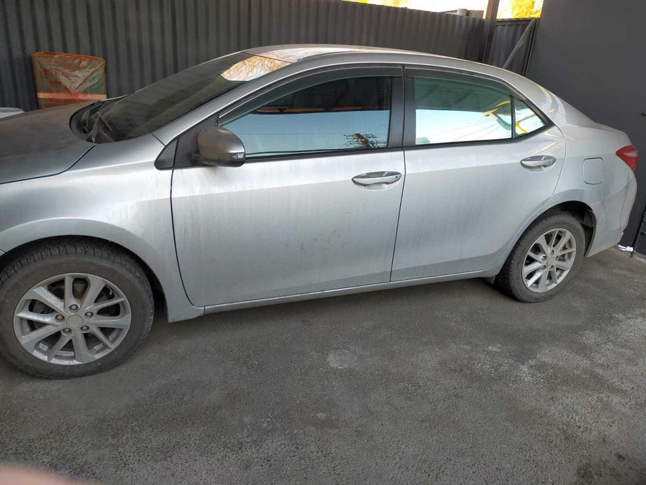 продам машину Toyota Corolla