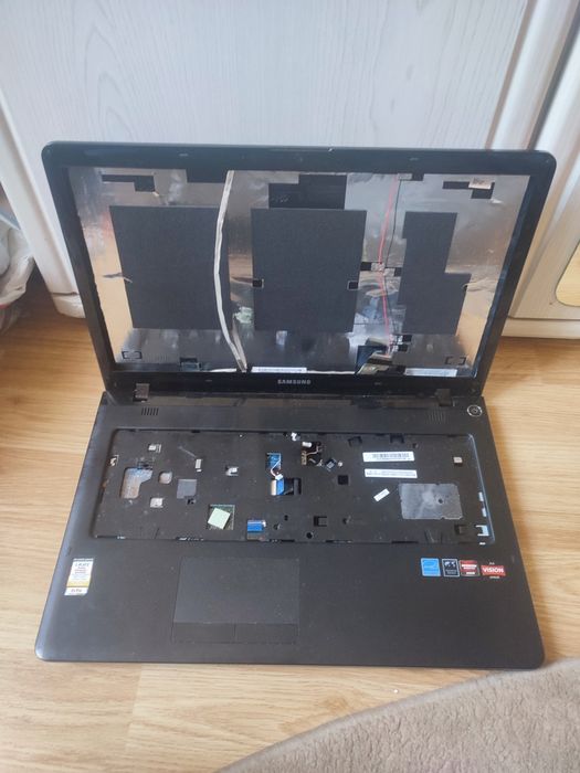 Carcasa Completa + Balamale + Accesorii interne - Samsung NP355E7C