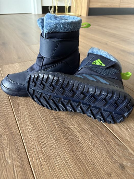 Adidas чисто нови 33 номер