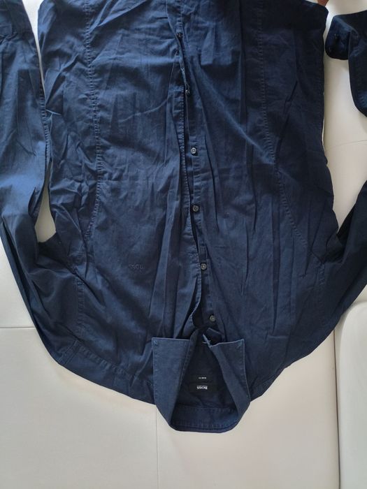 Vând cămașă bărbătească Boss, produs de calitate superioara, originala