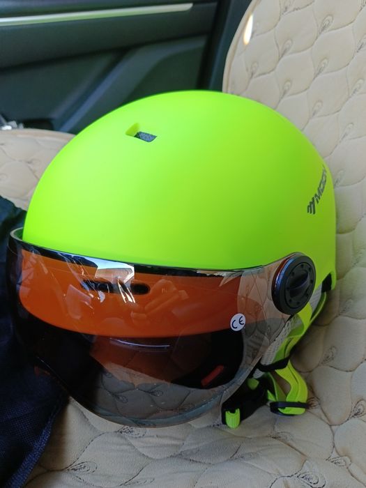 Шлем горнолыжный