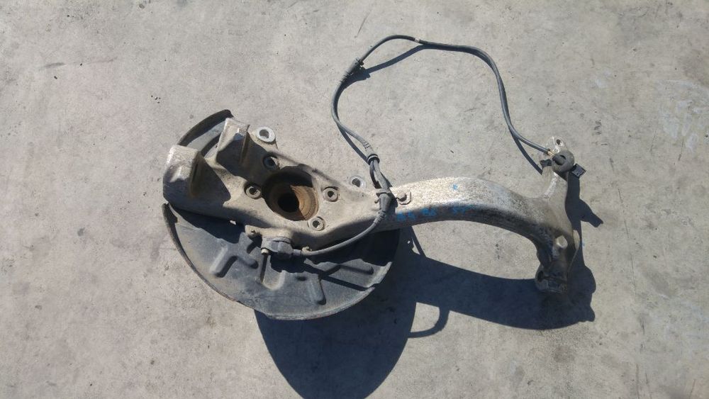 fuzeta stanga audi a4 b6 8e0407241b