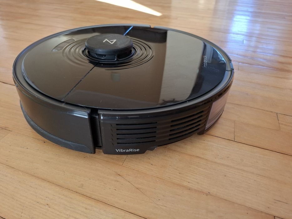 Продава се прахосмукачка робот Roborock S7!