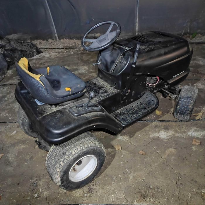 Tractoras tuns iarba gazon cu masa taiere de adaptat