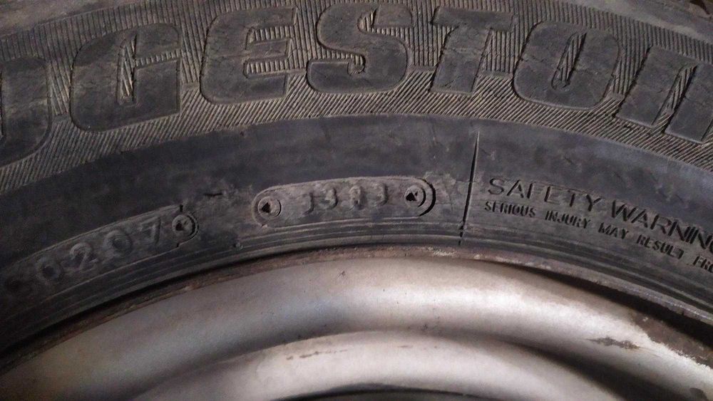 Продавам 5бр. летни гуми с джанти BRIDGESTONE 175/70/13 + джанти.