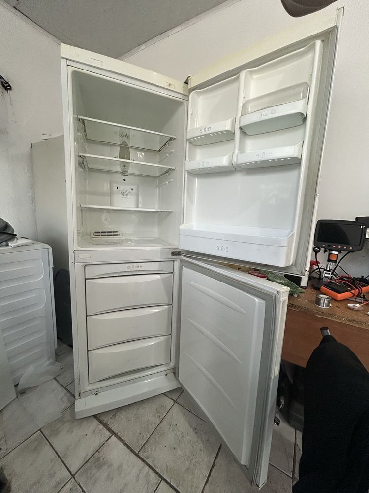 Продается Холодильник LG