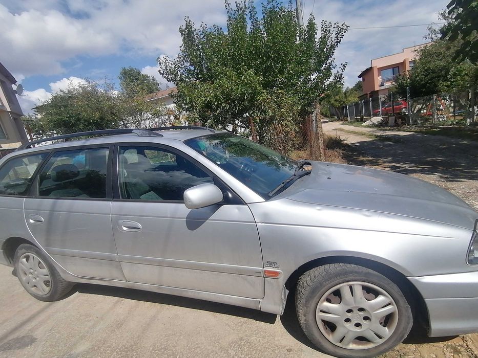 Продавам Тойота Авенсис