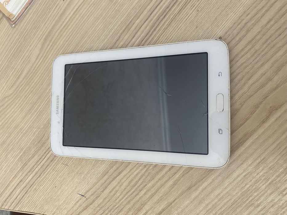 Продам не рабочий планшет: Samsung