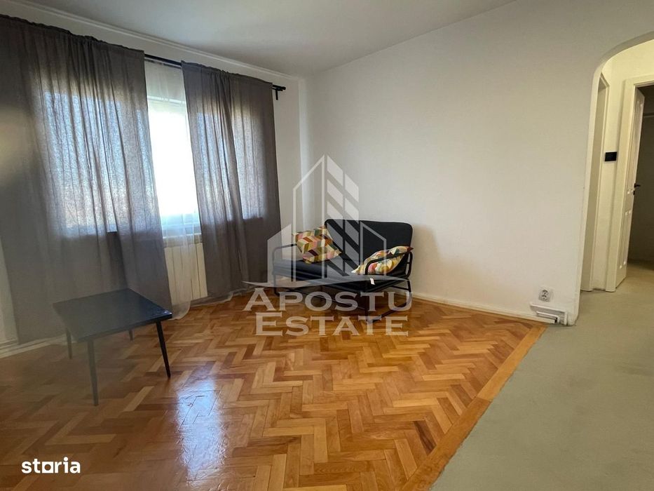 Apartament cu 3 camere, etaj intermediar, zona Gheorghe Lazar