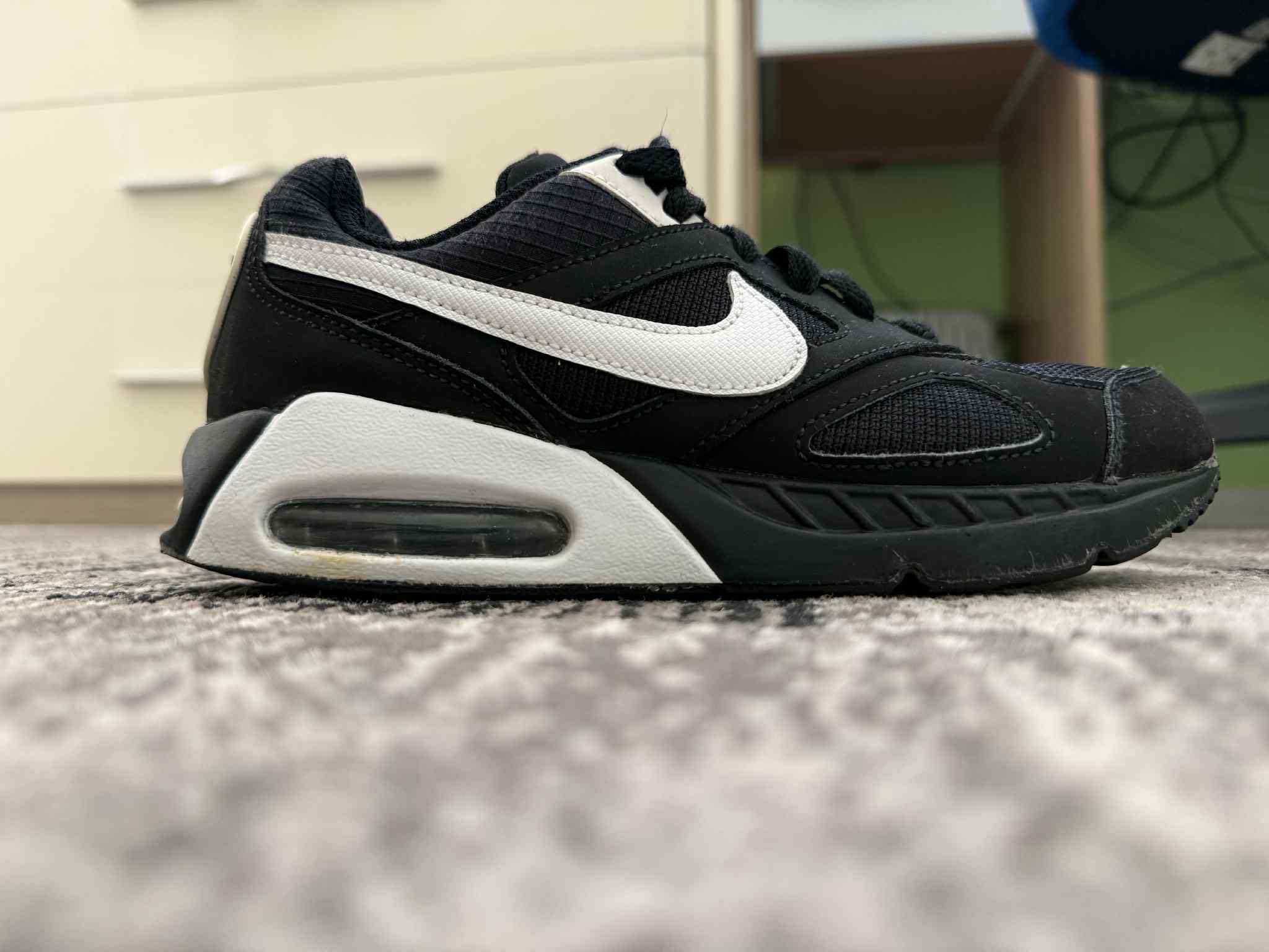 Nike оригинални маратонки 36.5