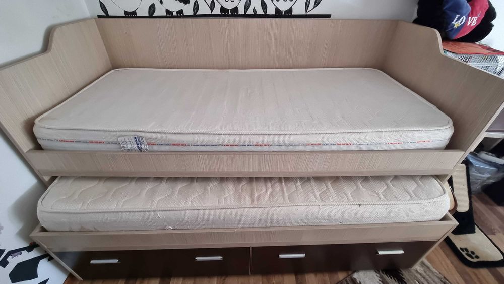Vând pat suprapus cu saltele relaxa