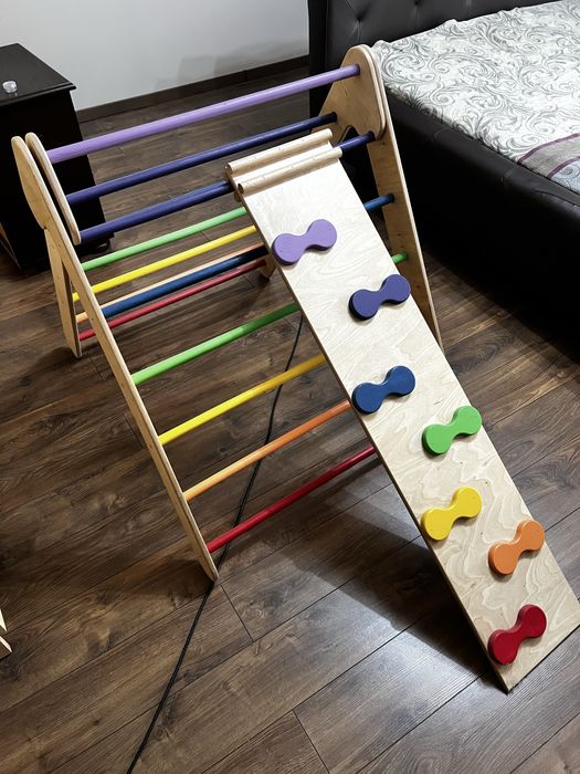 Triunghi Pikler cu bare colorate