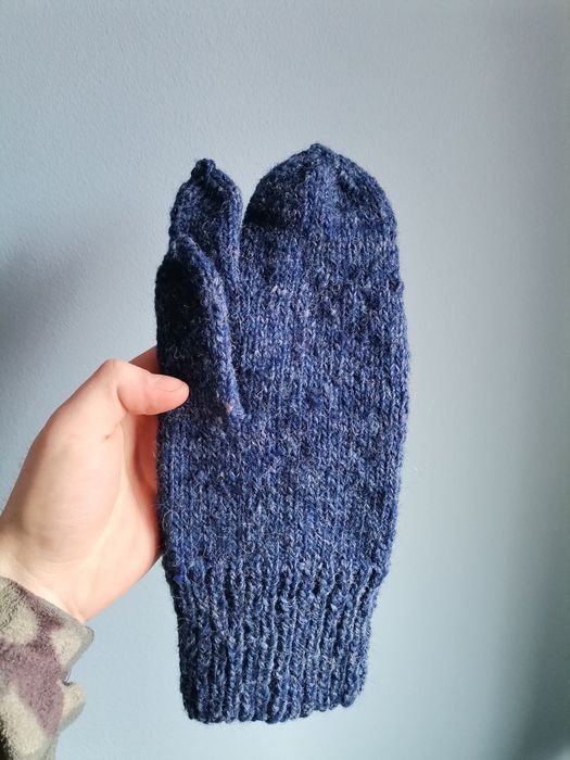 Mănuși din lână tricotate manual