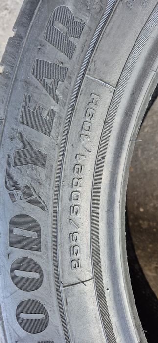 2 anvelope iarna Goodyear 255/50/21,dot 2022.Pretul este pe bucata.