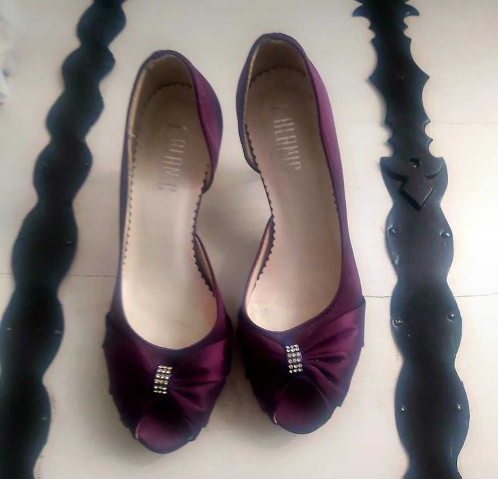 Pantofi eleganti, marimea 35, mov inchis.