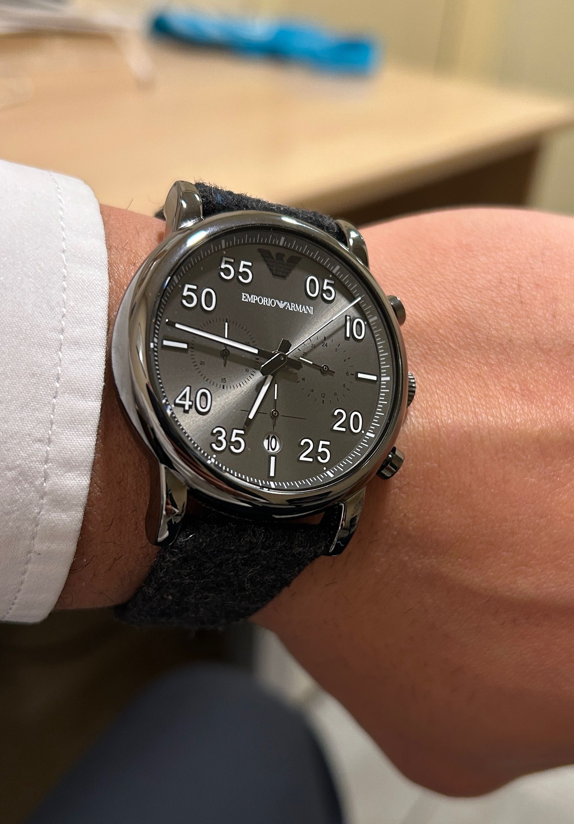 Часовник emporio armani