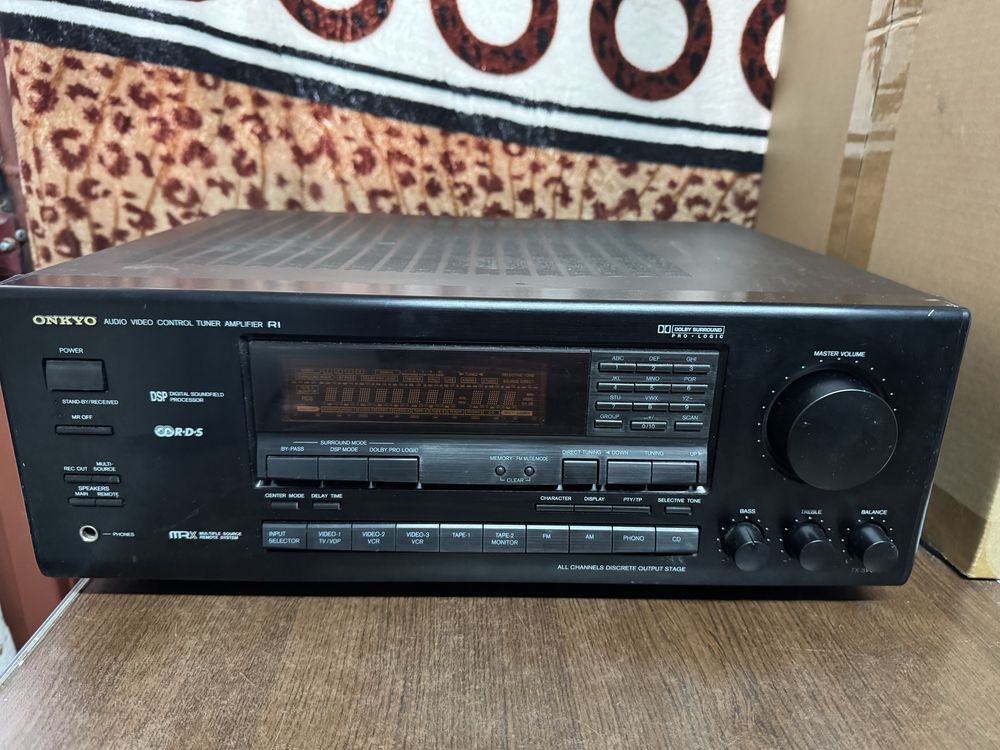 Vând stații audio și amplitunere
