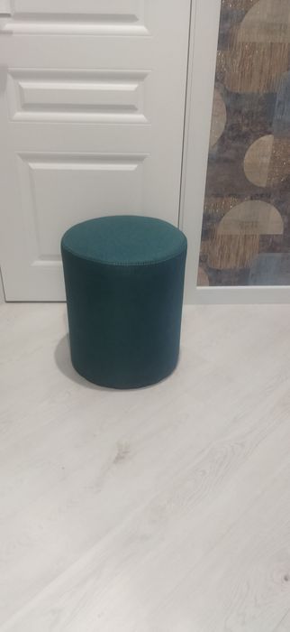 Продам новый пуфик изумрудный цвет 40 на 45.
