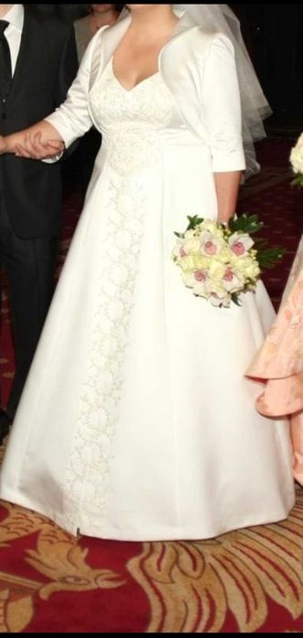 Rochie mireasa cu voal si bolero
