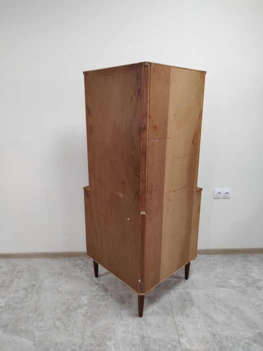 Тикова ъглова витрина от 60-те Д159