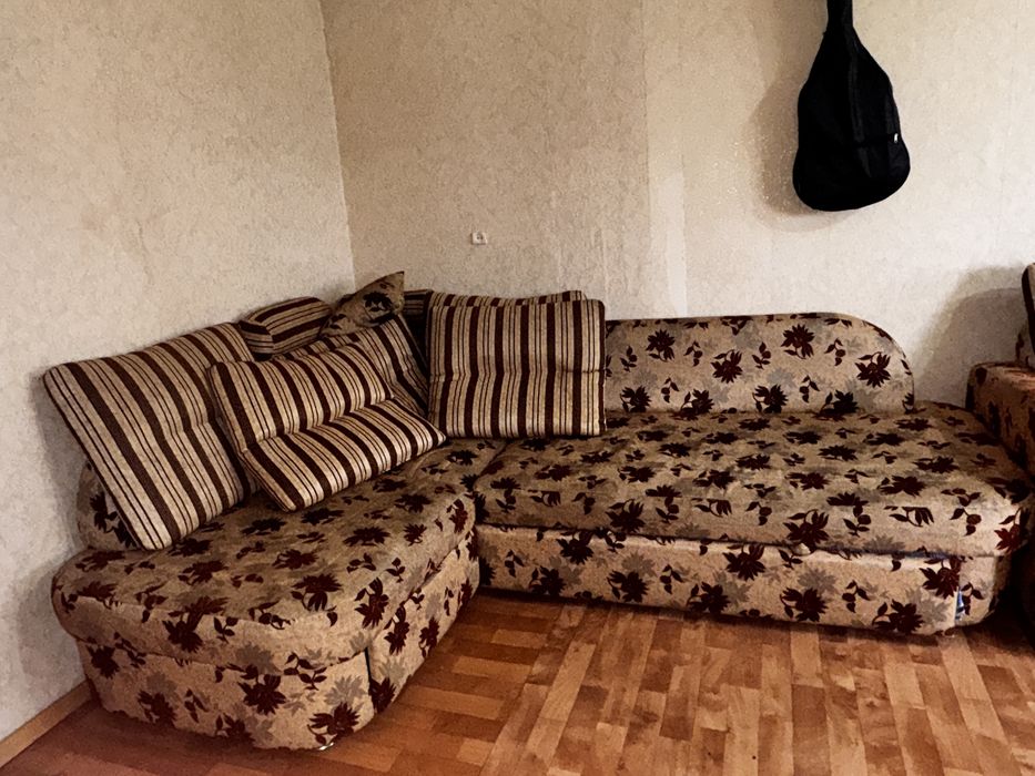 Продам диван угловой с креслом
