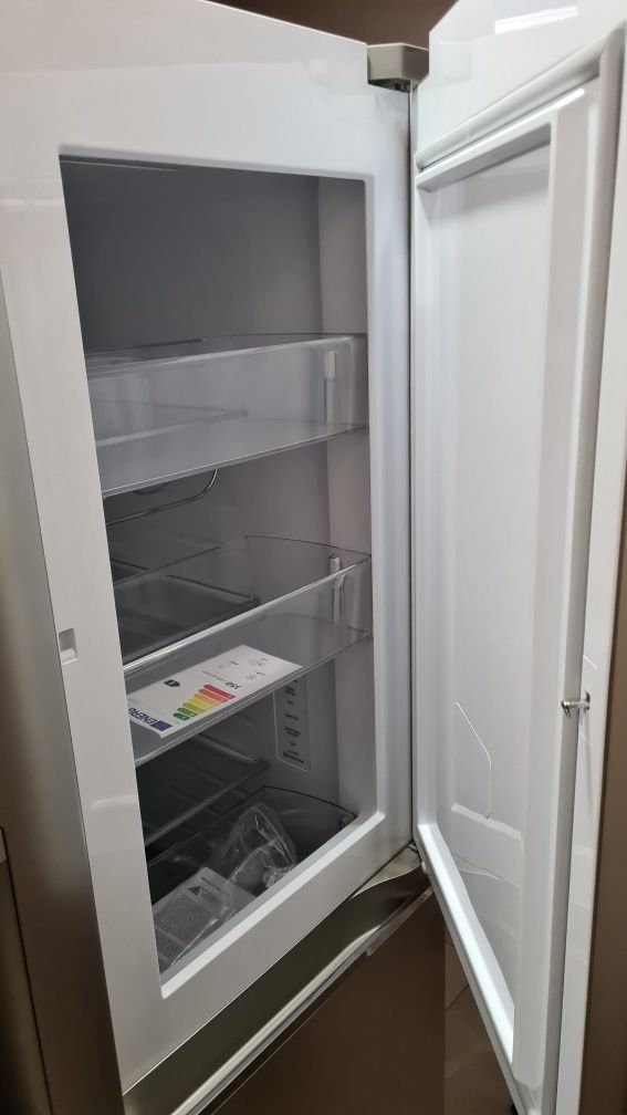 Почти нов Side by side хладилник  LG  GSJV91VBSAE, 635 л