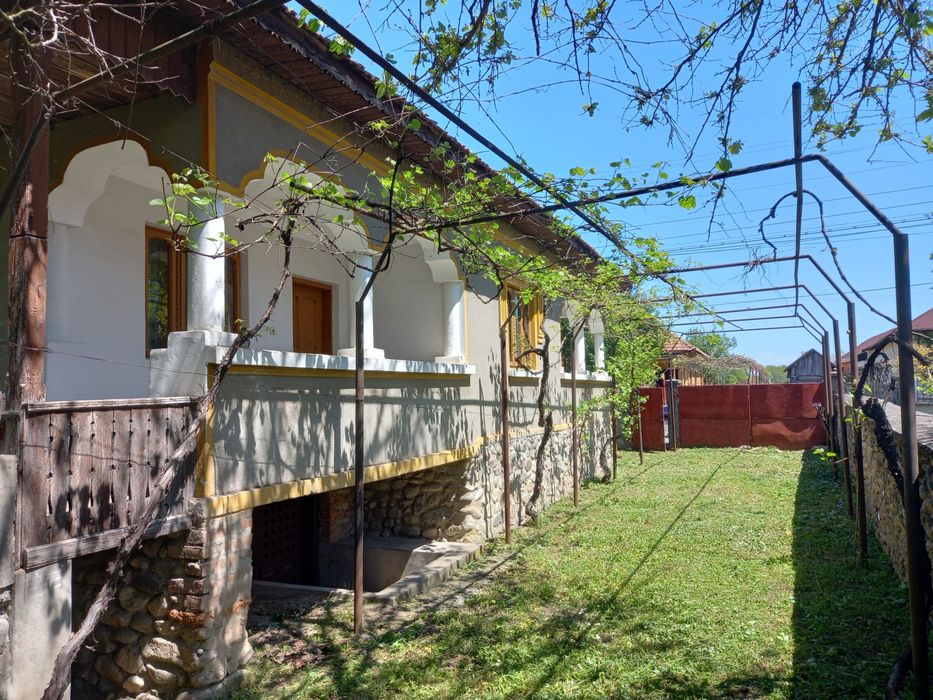 Casa cu teren generos de vanzare in Lelesti, Gorj