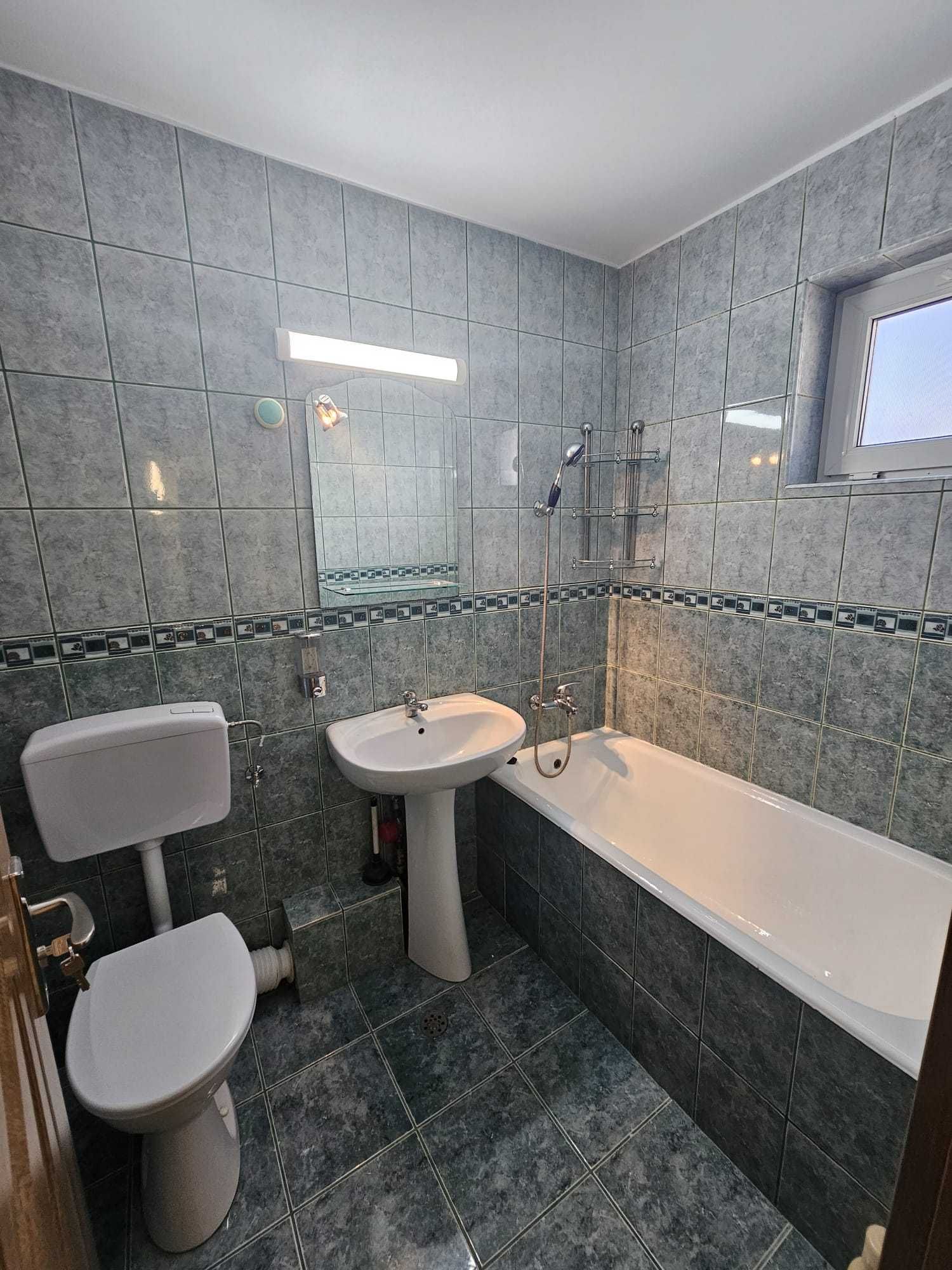 Apartament 3 camere in foste proprietati-confort sporit