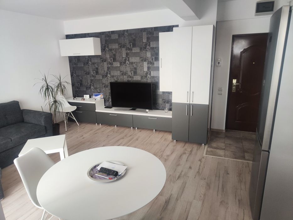 Inchiriez apartament 2 camere bloc nou