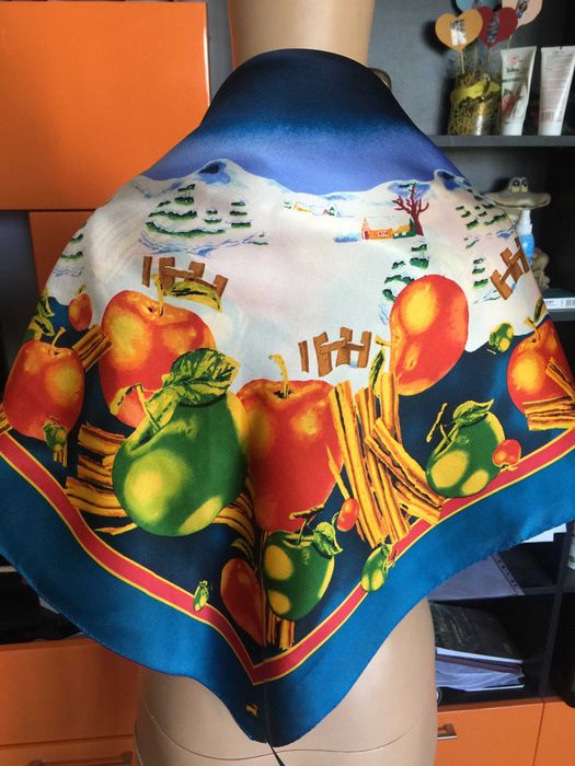 Копринен шал със зимни мотиви