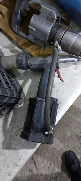 Заклепачник пневматический