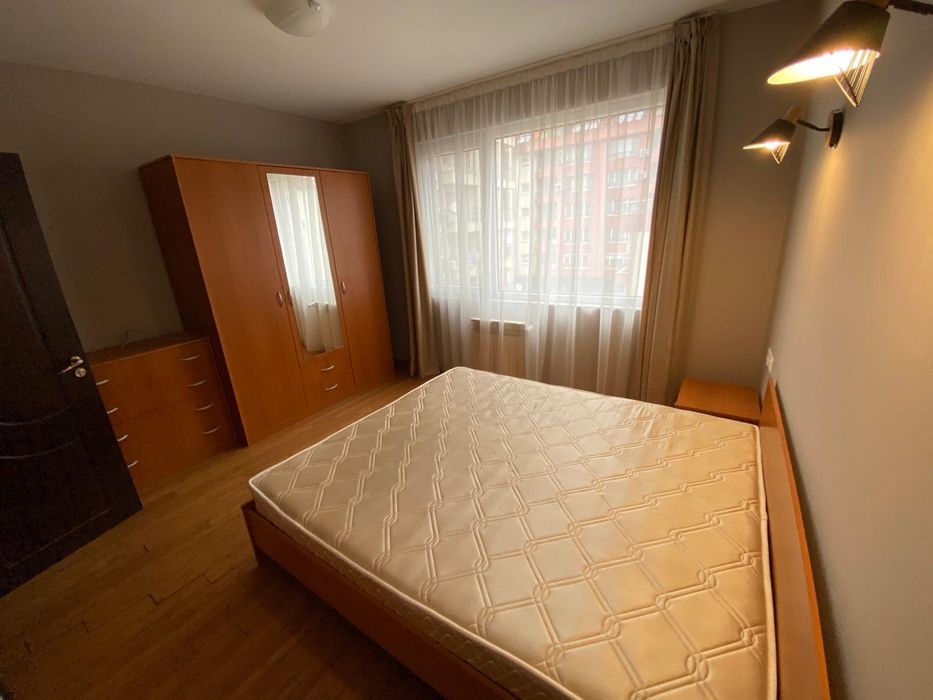 Спалня с шкафчета и гардероб