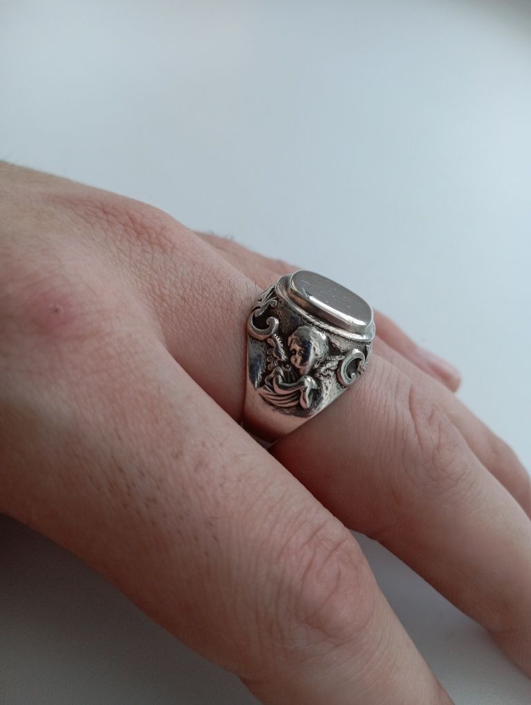 Продам серебряный перстень