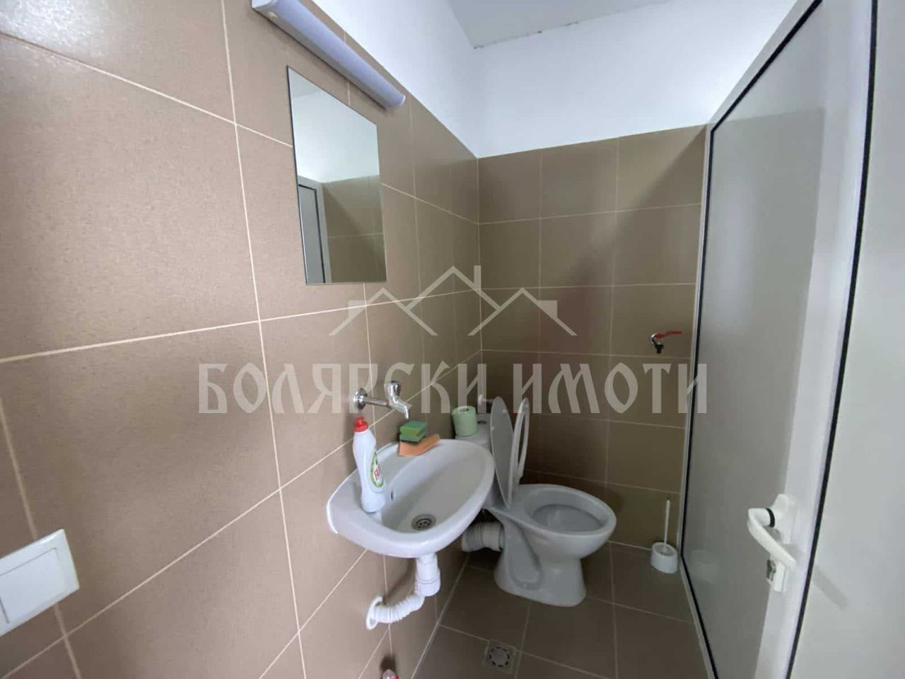 Дава се под наем Гараж / Паркомясто в Велико Търново, Акация - 31 кв.м за 127.5 € - Снимка #4